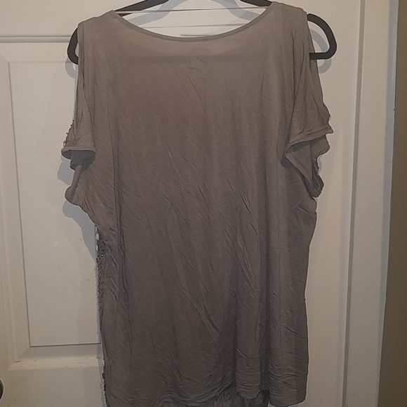 Cold shoulder blinged out top.  😍 - Picture 4 of 5